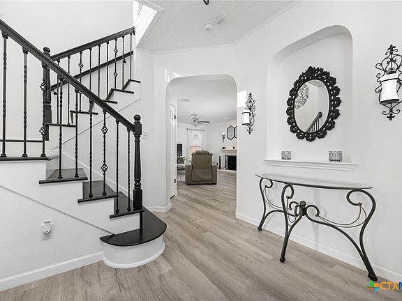 5th image of 1501 Royce Ln