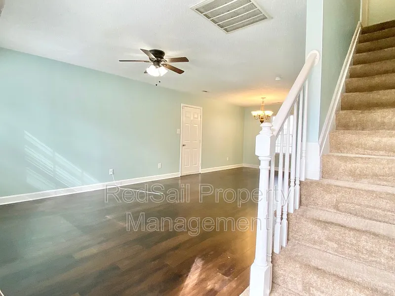 3 bed, 2.0 bath, 1424 sqft, $1,895 — Photo 3