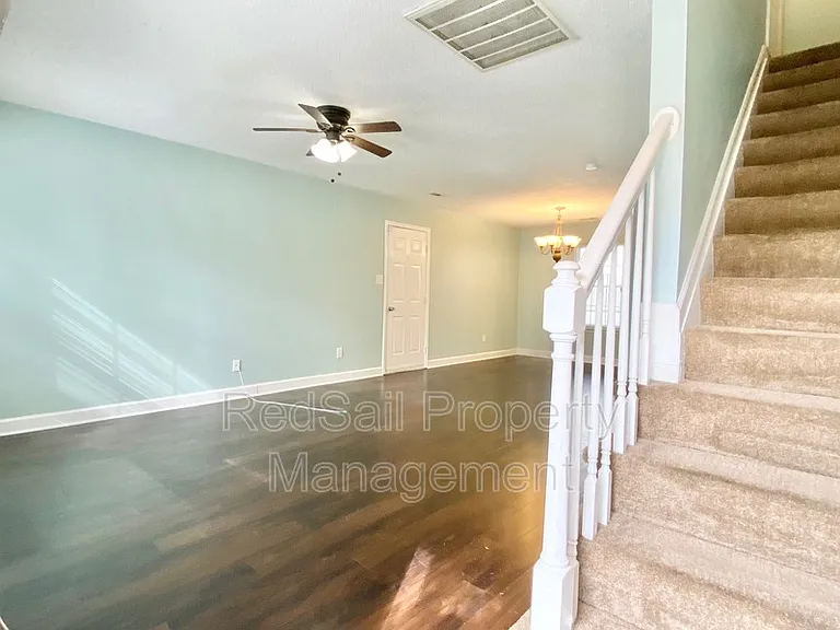 213 N Hunt Club Run — Photo 3