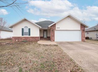 1704 S Fisk Ave, Springfield, MO 65802