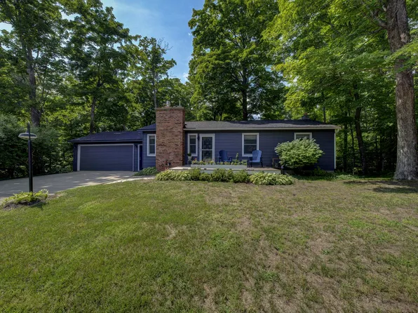 7865 E Woodside Ct, Traverse City, MI 49684