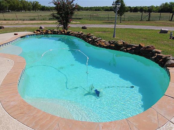3rd image of 596 Lavon View Dr
