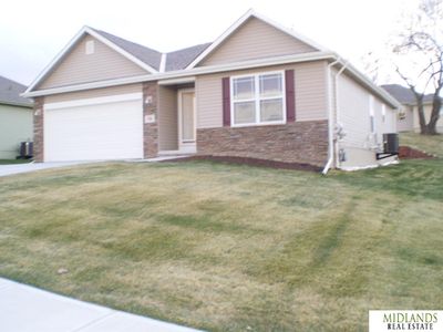 708 Castle Pine Dr, Papillion, NE, 68133