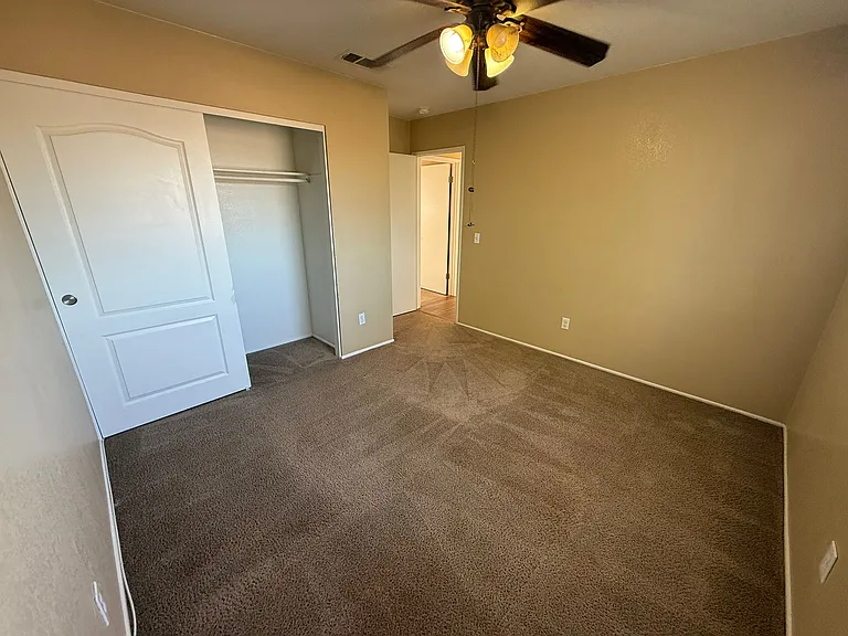 103 E 2nd St #4 — Photo 7