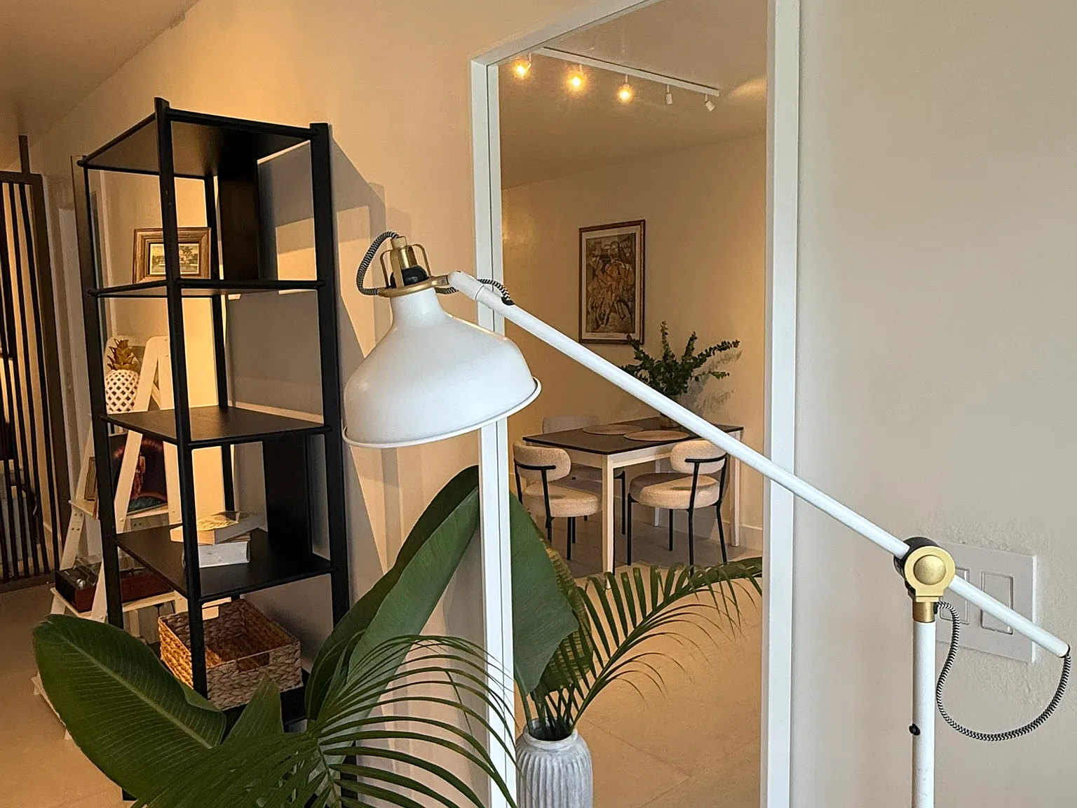 3 bed, 950 sqft, $3,800 — Photo 3