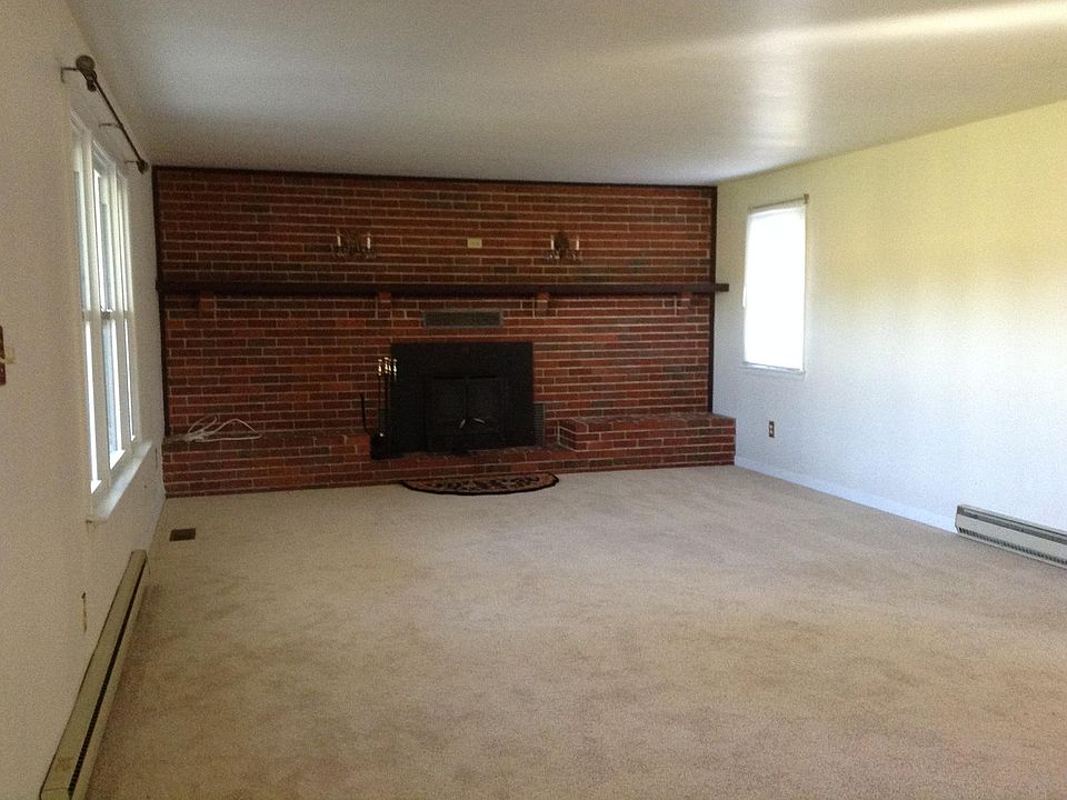 2nd image of 525 Klees Mill Rd