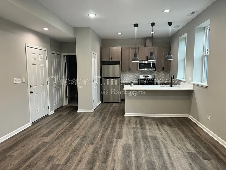 2361 S Whipple St #1F — Photo 14