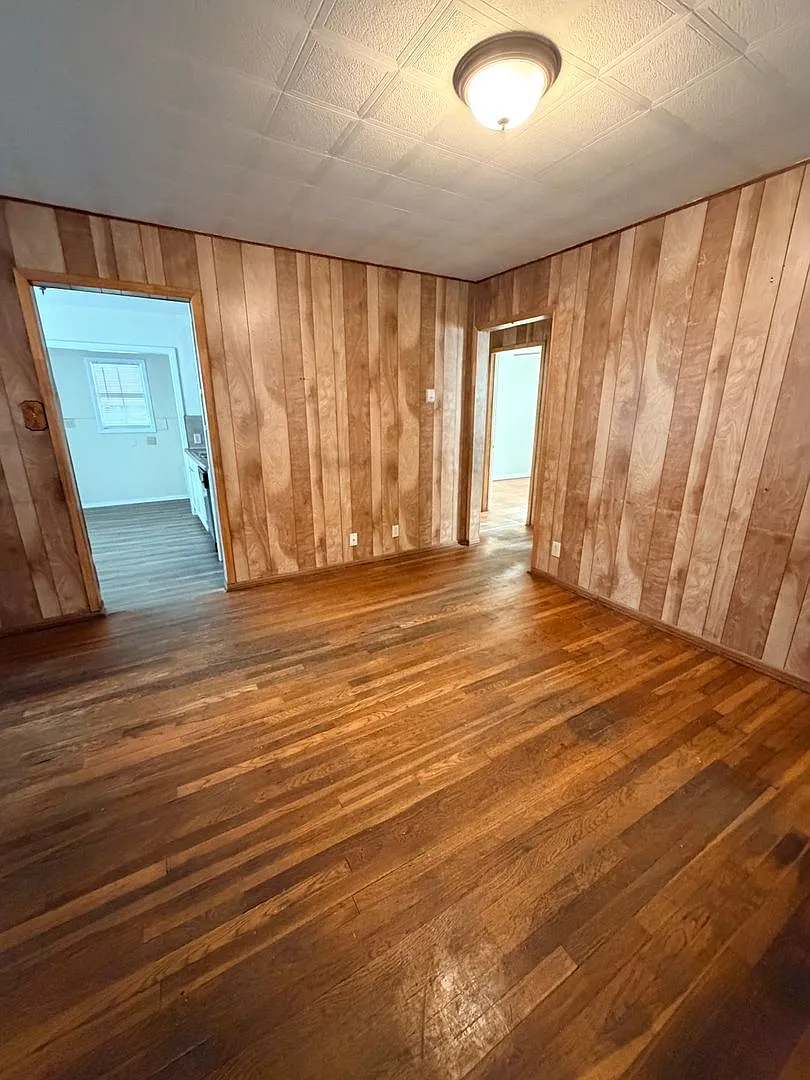 Harlandale 2 bedroom, 1 bath ready for move-in — Photo 4