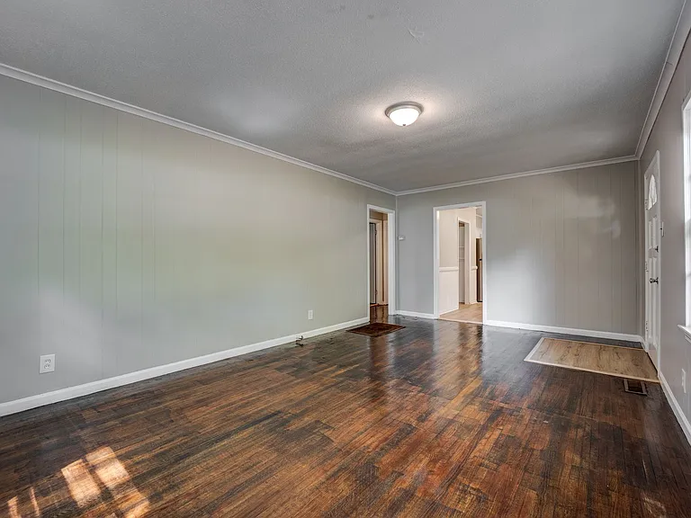 2823 Independence St — Photo 9