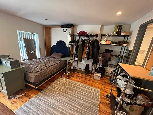 Rented by Delmark Realty LLC | media 43