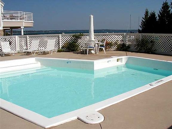 3rd image of 6050 Pine Lake Club Dr APT 17