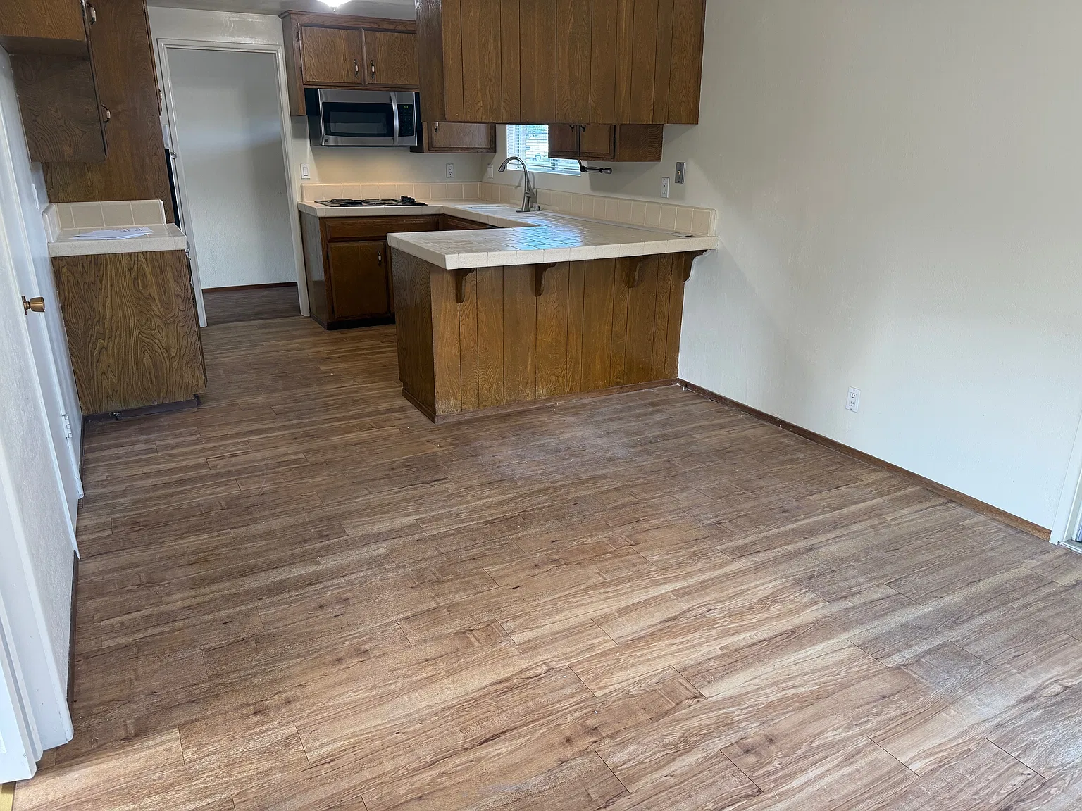 4 bed, 2046 sqft, $5,000 — Photo 4