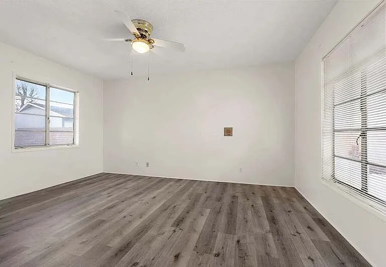 590 N Cambridge St — Photo 34