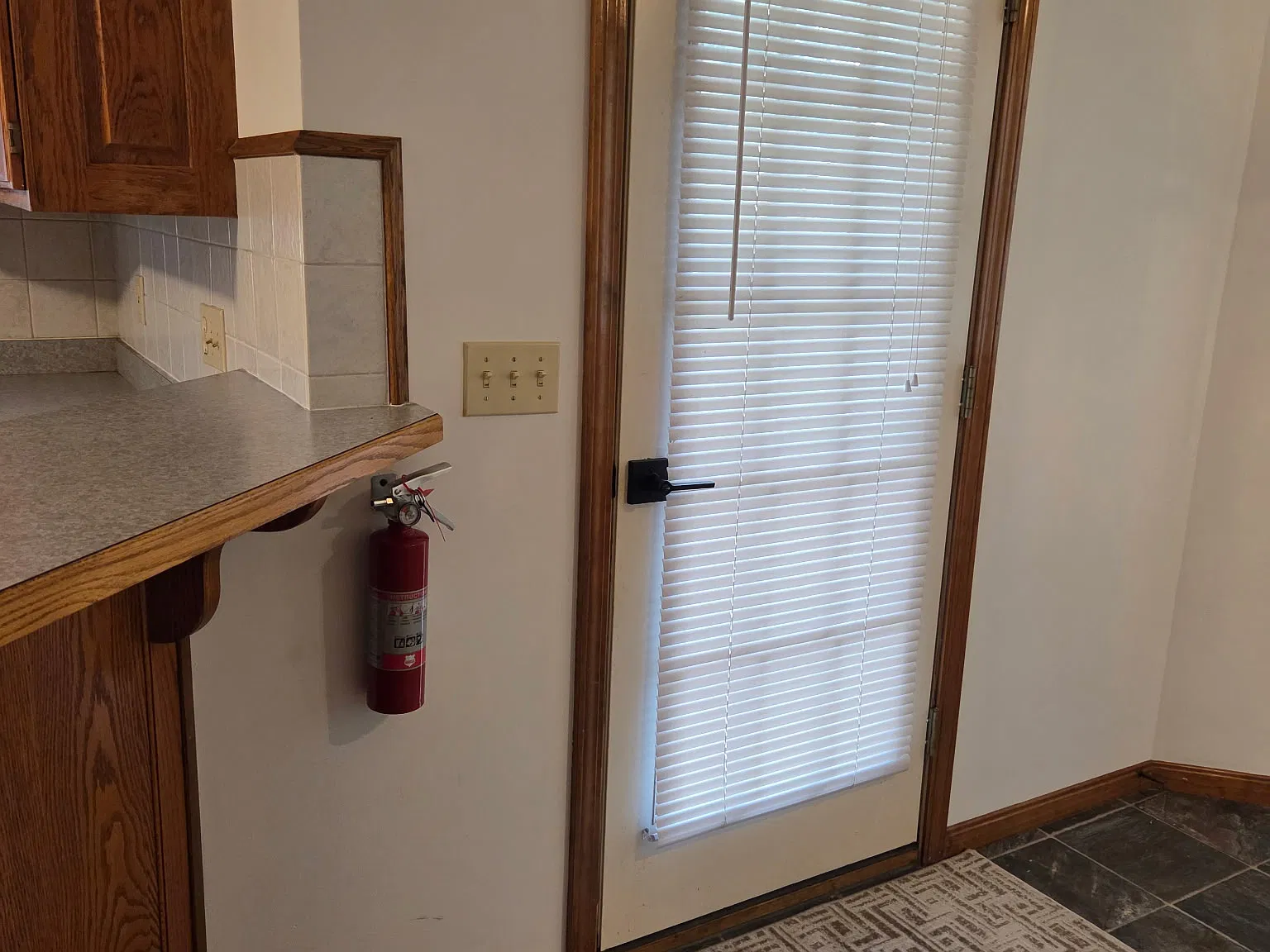 2 bed, 1.5 bath, 2400 sqft, $2,850 — Photo 4