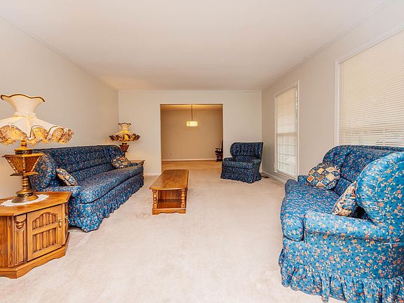 3rd image of 515 Kimberly Rd