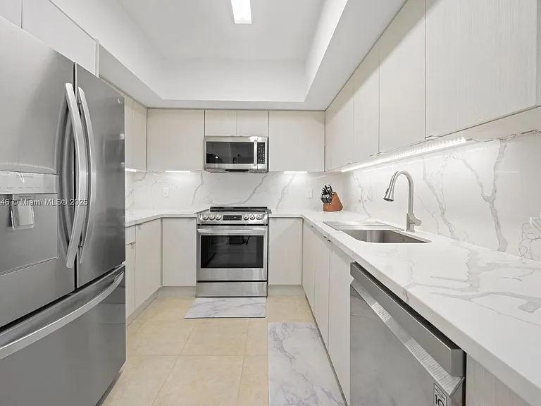 16699 Collins Ave #3306 — Photo 6