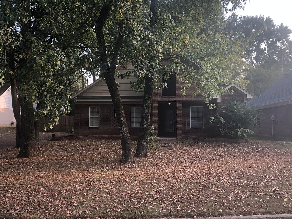 1st image of 1115 Carriage Dr S