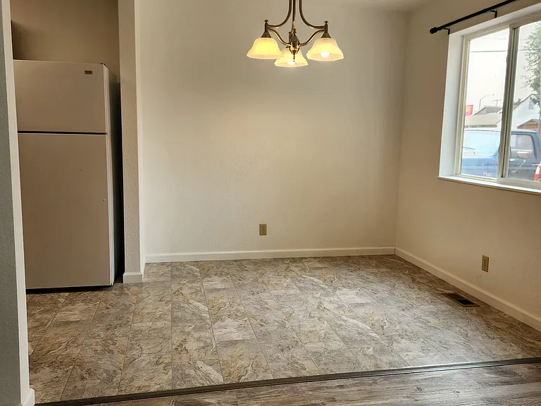 1401 Addison Ave E — Photo 2