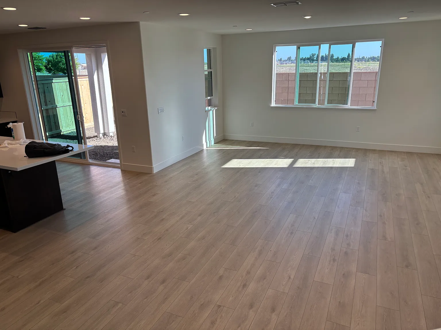 4 bed, 2.5 bath, 2367 sqft, $3,500 — Photo 4