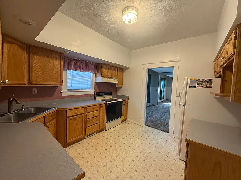 303 Jefferson Ave — Photo 15
