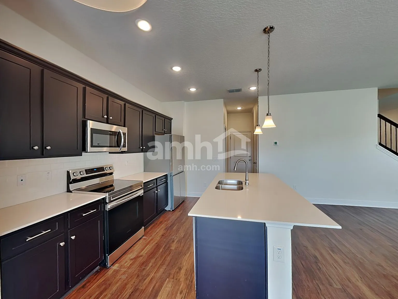 4 bed, 2.5 bath, 1977 sqft, $2,525 — Photo 3