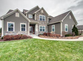 1856 River Lakes Rd S, Oconomowoc, WI 53066