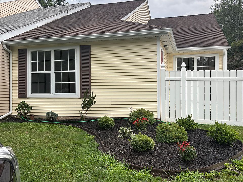 1st image of 310 Woods Edge Pl
