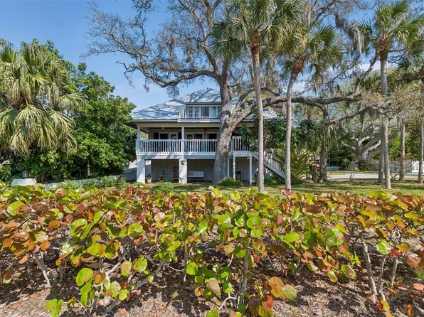 600 N Mayo St, Crystal Beach, FL 34681