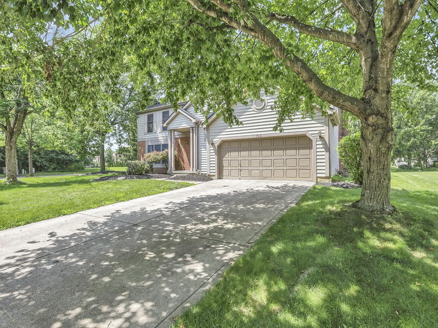 4 bed, 2.5 bath, 2412 sqft, $3,200 — Photo 3