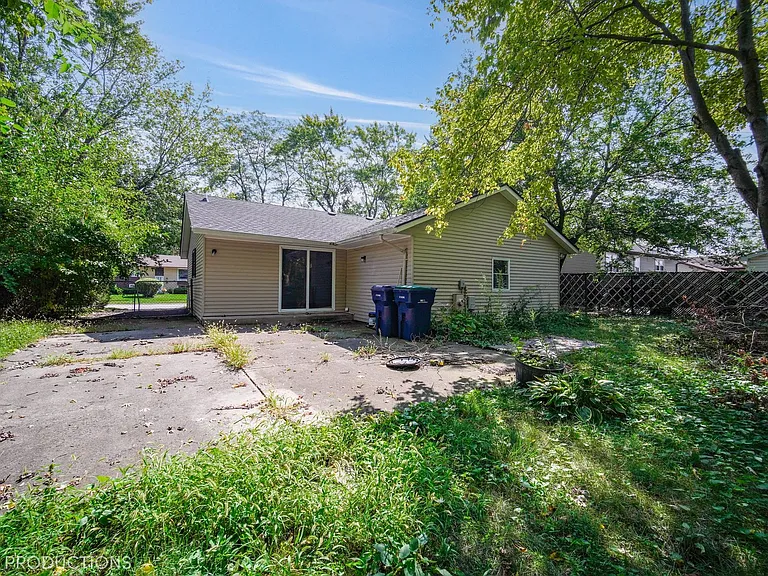 946 Harvard Ln — Photo 3