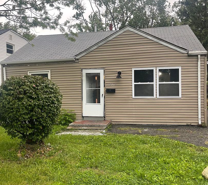1st image of 12514 Longmead Ave