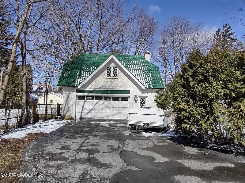 3rd image of 77 Oakland Avenue