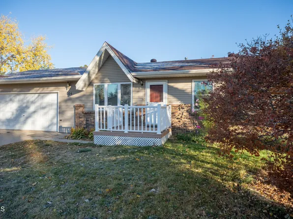 314 Easy St, Bismarck, ND 58504