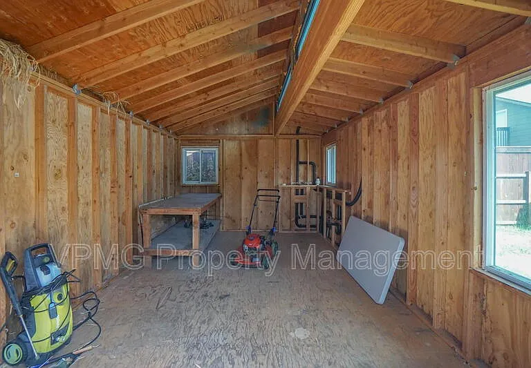16404 NE 67th St — Photo 38
