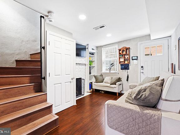 5th image of 833 Kater St