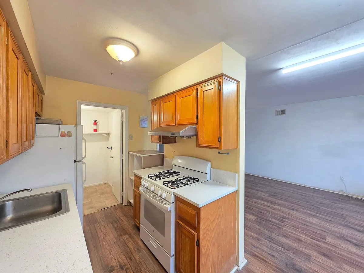 Building Photo - 363 Hylan Blvd