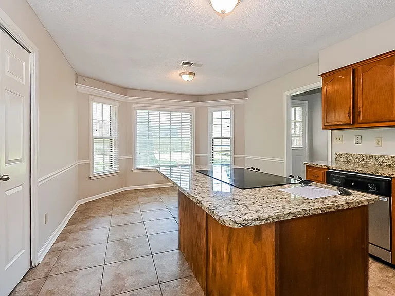 7363 Richmond Rd — Photo 7