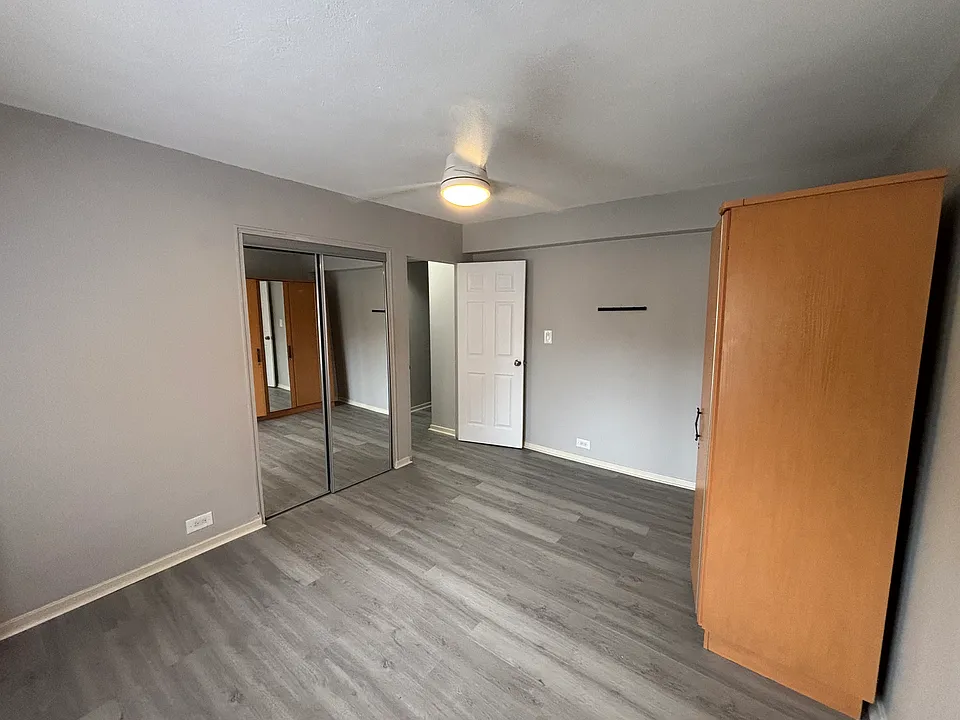 7327 N Rogers Ave #408