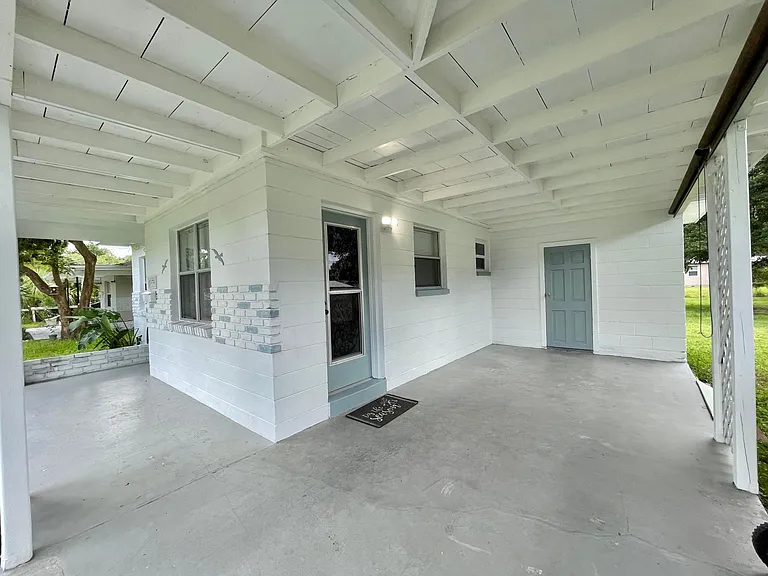 5939 Magnolia St N — Photo 2