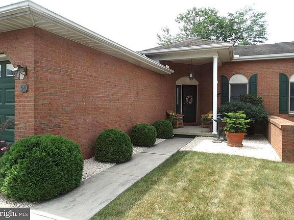 3rd image of 54 Chadwick Dr