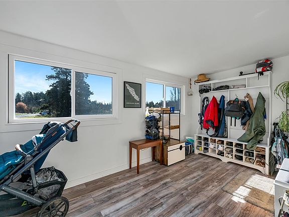 4th image of 3111 Esson Rd