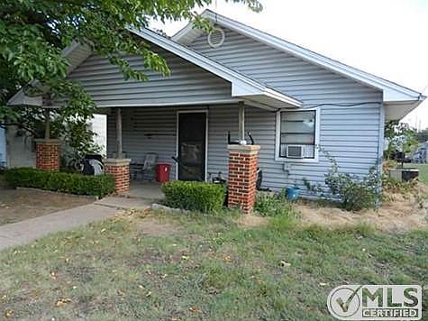 4th image of 417 E Tarrant St