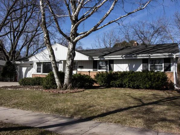 W56N733 Meadow Ln, Cedarburg, WI 53012