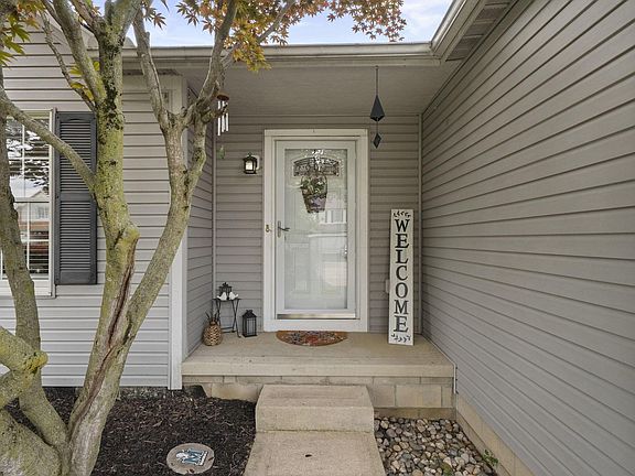 2nd image of 542 Scioto Meadows Blvd