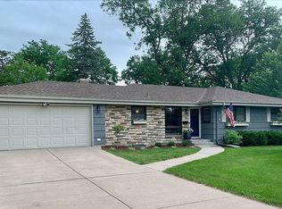 2700 Quail Ave N, Golden Valley, MN 55422