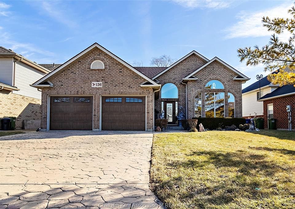 1st image of 136 Mousseau Cres