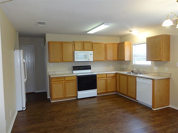 4th image of 9843 Charline Ln