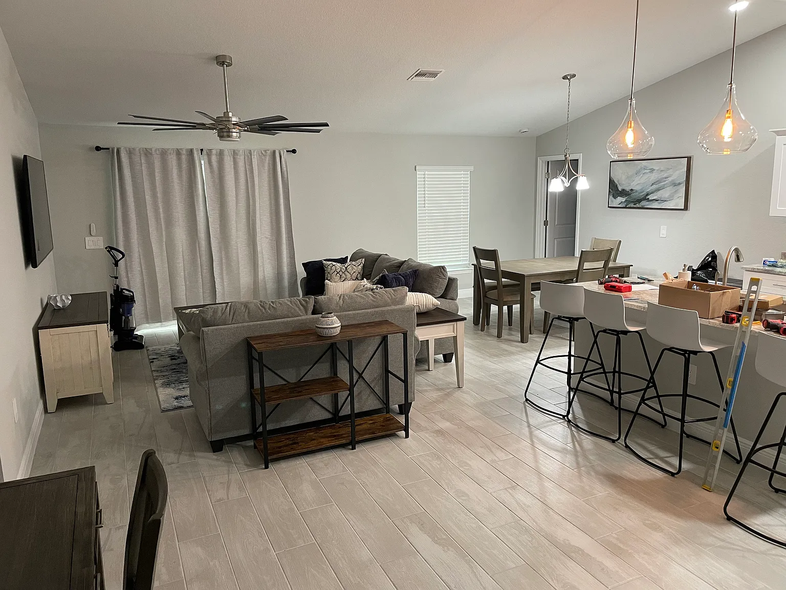 3 bed, $3,800 — Photo 1