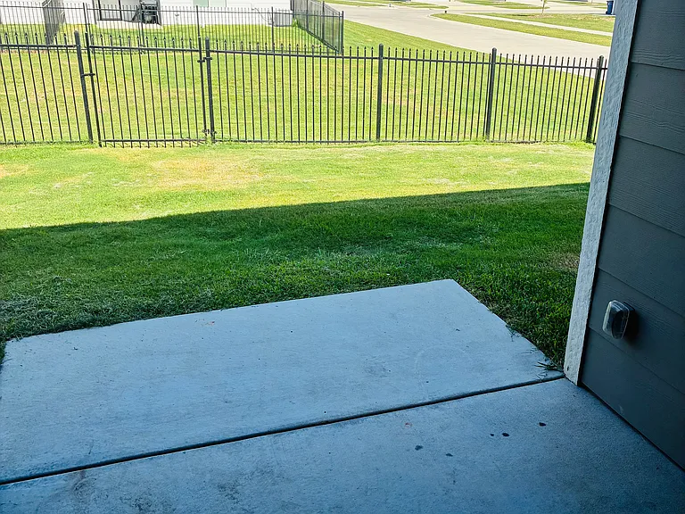 5200-5202 N Honeylocust Cir #5200 — Photo 9