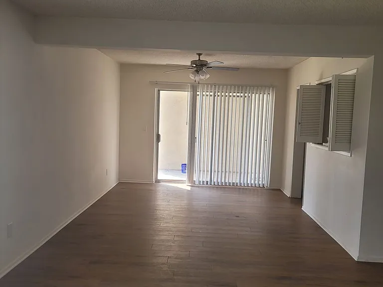 100 - Kimberly Apartments — Photo 19